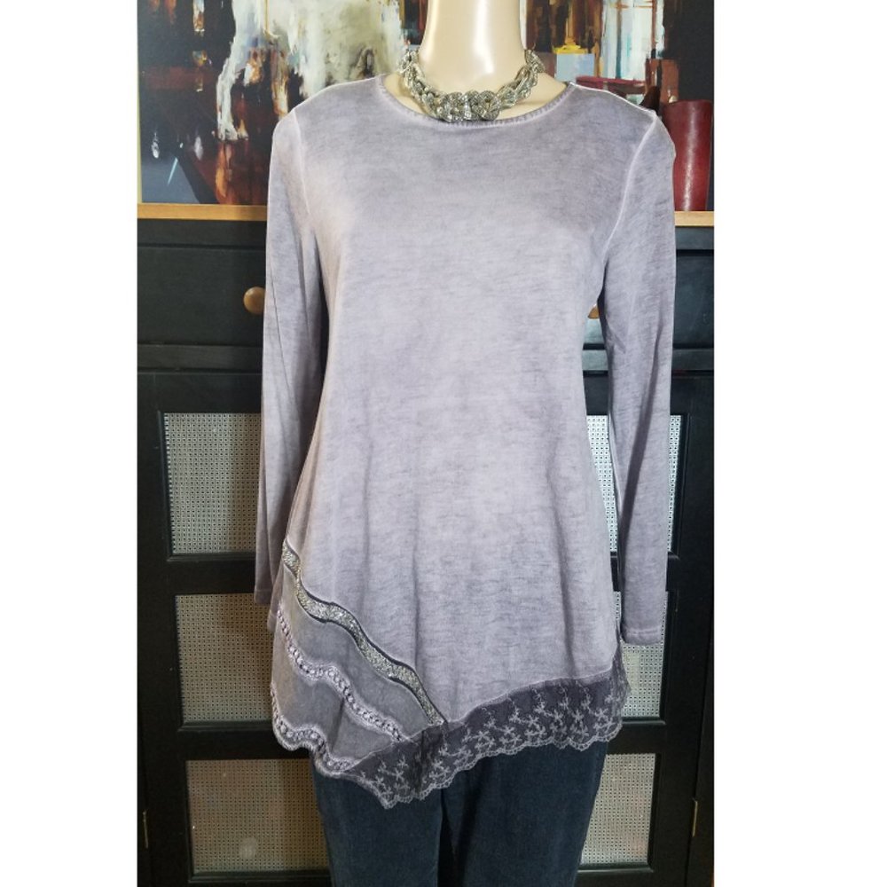 NWOT GORGEOUS SILVER BEADED PURPLE LACE TUNIC